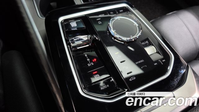 BMW 7 Series (G70) 740d xDrive Design Pure Excellence 2023 — фото 9