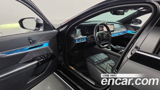BMW 7 Series (G70) 740d xDrive Design Pure Excellence 2023 — фото 10