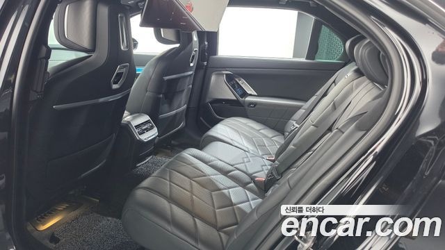 BMW 7 Series (G70) 740d xDrive Design Pure Excellence 2023 — фото 11