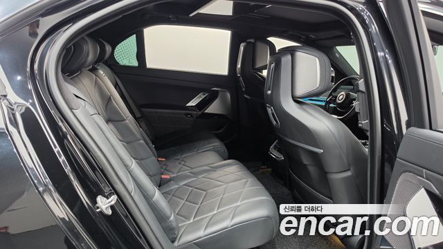 BMW 7 Series (G70) 740d xDrive Design Pure Excellence 2023 — фото 12