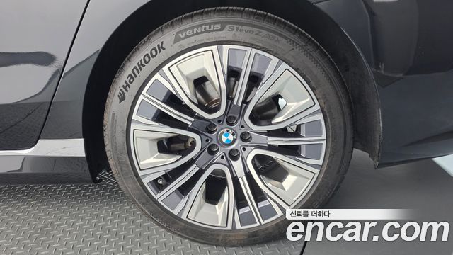 BMW 7 Series (G70) 740d xDrive Design Pure Excellence 2023 — фото 21