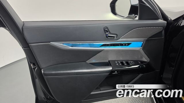 BMW 7 Series (G70) 740d xDrive Design Pure Excellence 2023 — фото 24