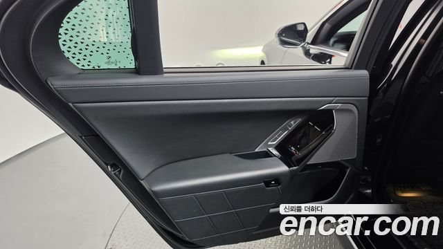 BMW 7 Series (G70) 740d xDrive Design Pure Excellence 2023 — фото 25
