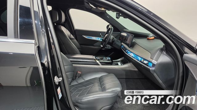 BMW 7 Series (G70) 740d xDrive Design Pure Excellence 2023 — фото 26