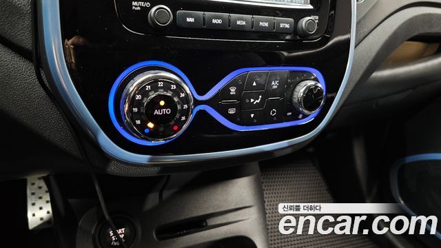 Renault Korea QM3 RE Signature 2017 — фото 27