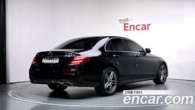 Mercedes-Benz E-Class (W213) E300 4MATIC AMG Line 2020 — фото 2