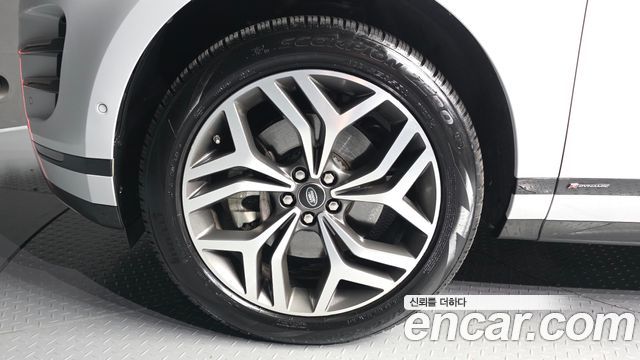Land Rover Range Rover Evoque (II) D180 First Edition 2020 — фото 5