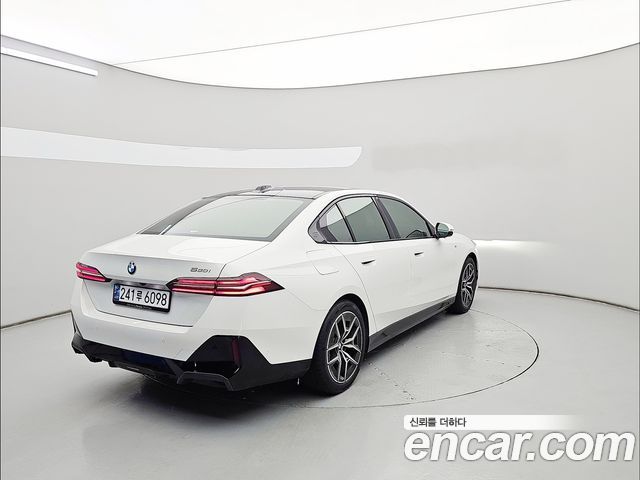 BMW 5 Series (G60) 520i M Sport 2025 — фото 2