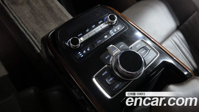 Genesis EQ900 5.0 GDI AWD Limousine Prestige 2016 — фото 19