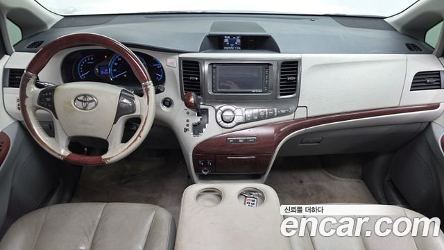 Toyota Sienna 3.5 AWD 2014 — фото 7