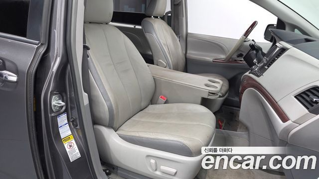 Toyota Sienna 3.5 AWD 2014 — фото 11