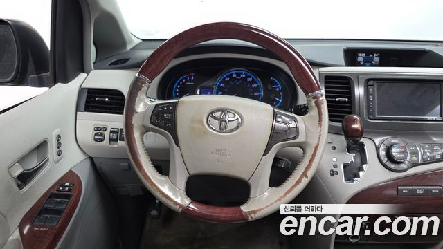 Toyota Sienna 3.5 AWD 2014 — фото 13