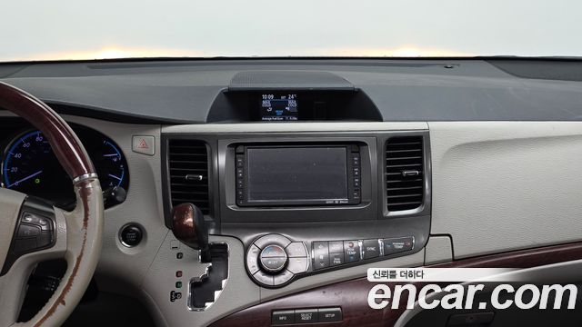 Toyota Sienna 3.5 AWD 2014 — фото 14