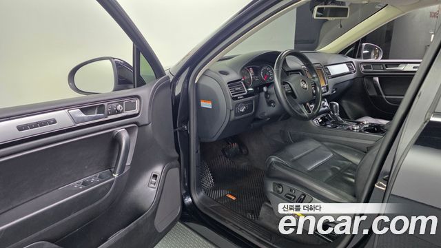 Volkswagen Touareg V6 3.0 TDI Bluemotion Premium 7P5 2016 — фото 10