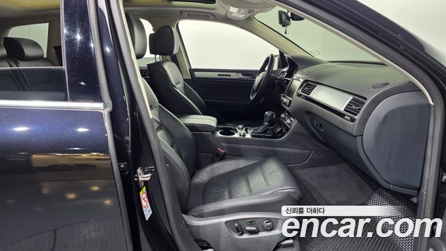 Volkswagen Touareg V6 3.0 TDI Bluemotion Premium 7P5 2016 — фото 11