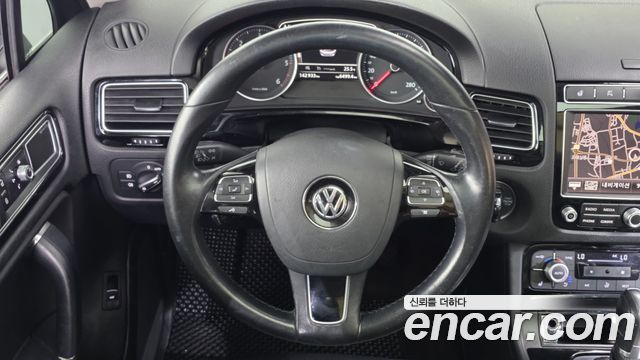Volkswagen Touareg V6 3.0 TDI Bluemotion Premium 7P5 2016 — фото 13