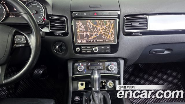 Volkswagen Touareg V6 3.0 TDI Bluemotion Premium 7P5 2016 — фото 14