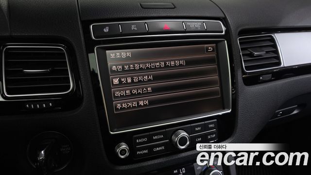 Volkswagen Touareg V6 3.0 TDI Bluemotion Premium 7P5 2016 — фото 16