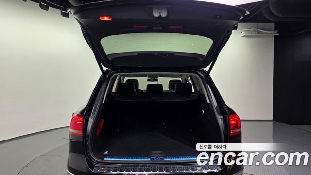 Volkswagen Touareg V6 3.0 TDI Bluemotion Premium 7P5 2016 — фото 20