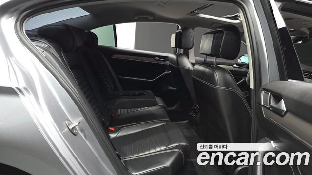 Volkswagen Passat GT (B8) 2.0 TDI Prestige 2022 — фото 12