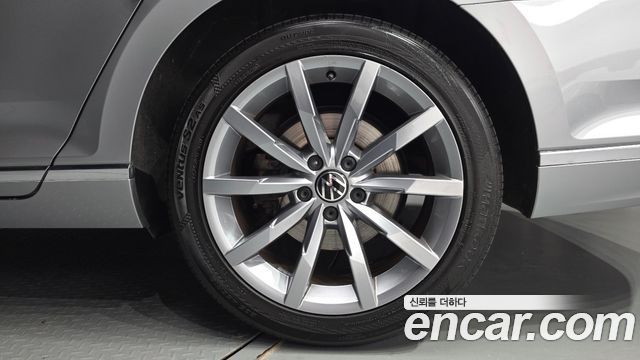 Volkswagen Passat GT (B8) 2.0 TDI Prestige 2022 — фото 21