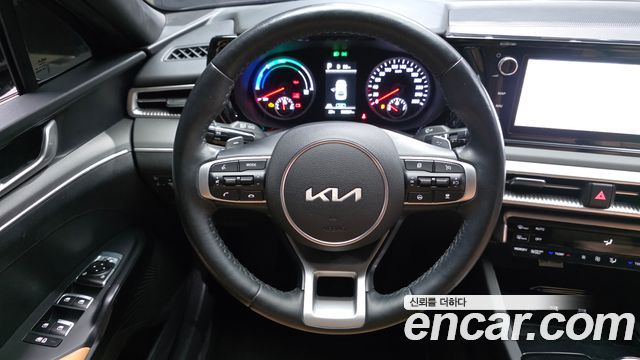 Kia K5 Hybrid (III) Trendy 2023 — фото 13