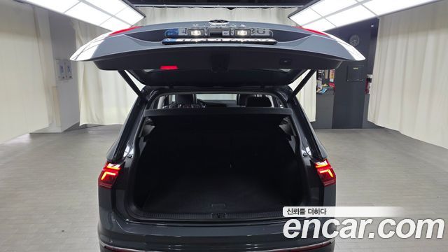 Volkswagen Tiguan (II) 2.0 TDI Prestige 2023 — фото 19