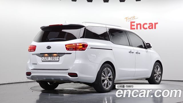 Kia Carnival 9-Seater Prstige 2019 — фото 2