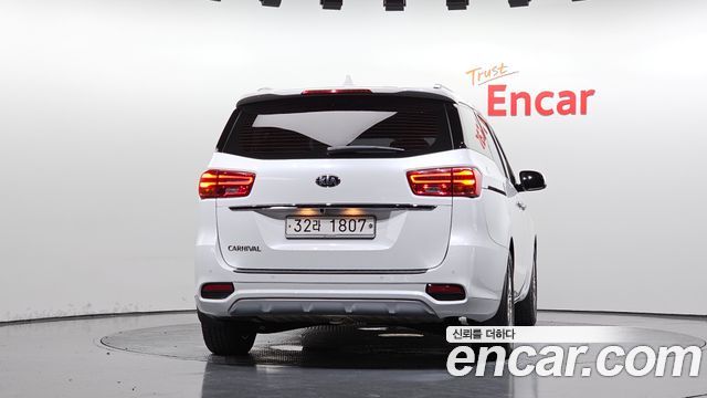 Kia Carnival 9-Seater Prstige 2019 — фото 4