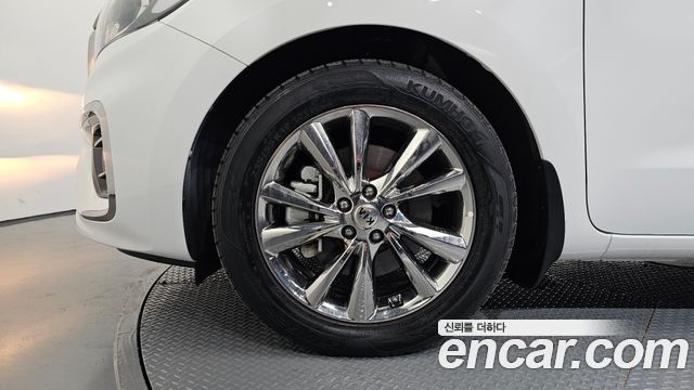 Kia Carnival 9-Seater Prstige 2019 — фото 5