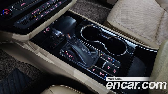 Kia Carnival 9-Seater Prstige 2019 — фото 9