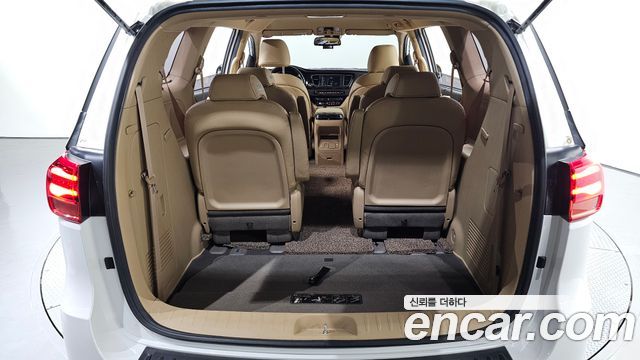 Kia Carnival 9-Seater Prstige 2019 — фото 20