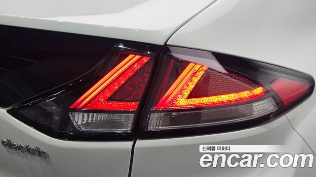 Hyundai Ioniq Electric Q 2020 — фото 23