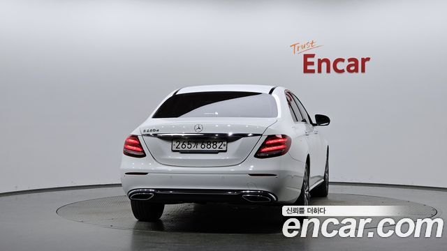 Mercedes-Benz E-Class (W213) E220d Avantgarde 2020 — фото 4