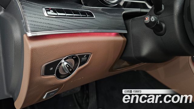 Mercedes-Benz E-Class (W213) E220d Avantgarde 2020 — фото 24