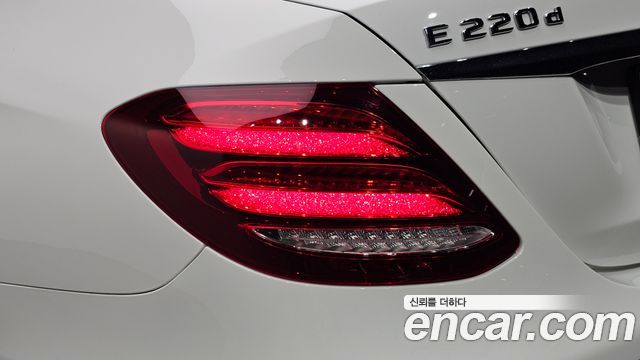 Mercedes-Benz E-Class (W213) E220d Avantgarde 2020 — фото 29
