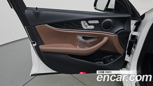 Mercedes-Benz E-Class (W213) E220d Avantgarde 2020 — фото 30