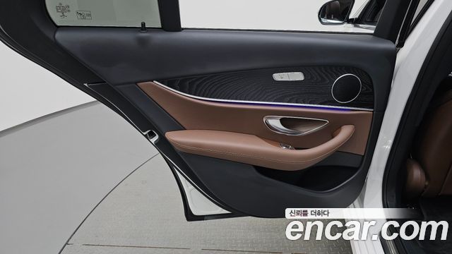 Mercedes-Benz E-Class (W213) E220d Avantgarde 2020 — фото 31