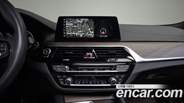 BMW 5 Series (G30) 530i xDrive M Sport Package Plus 2018 — фото 14