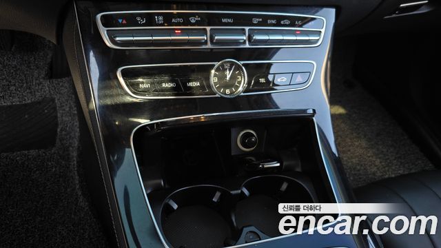 Mercedes-Benz E-Class (W213) E220d Exclusive 2018 — фото 32