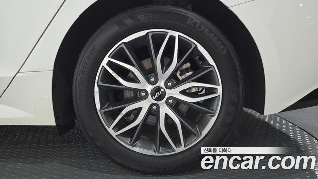 Kia K5 (III) 2.0 Prestige 2023 — фото 21