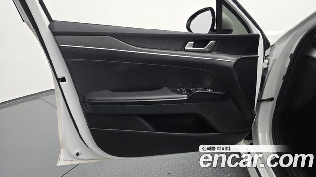 Kia K5 (III) 2.0 Prestige 2023 — фото 24