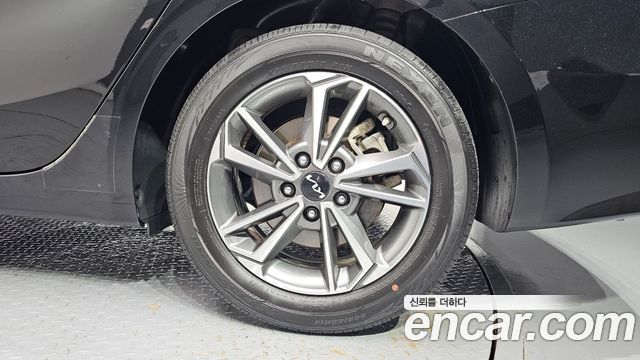 Kia K3 (II) 1.6 Prestige 2023 — фото 21
