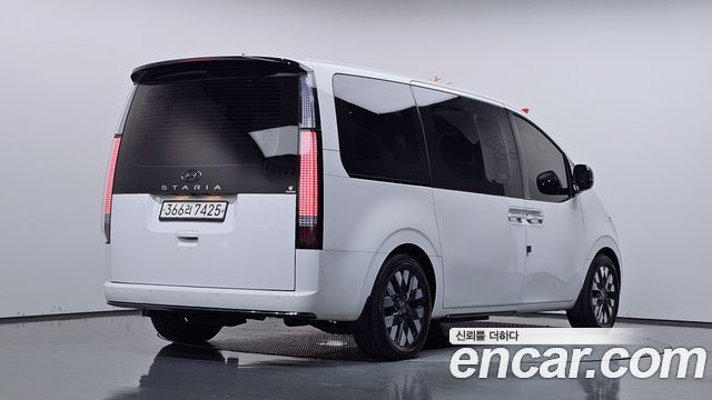 Hyundai Staria L3.5 Lounge 7-Seater Mobility 2023 — фото 2