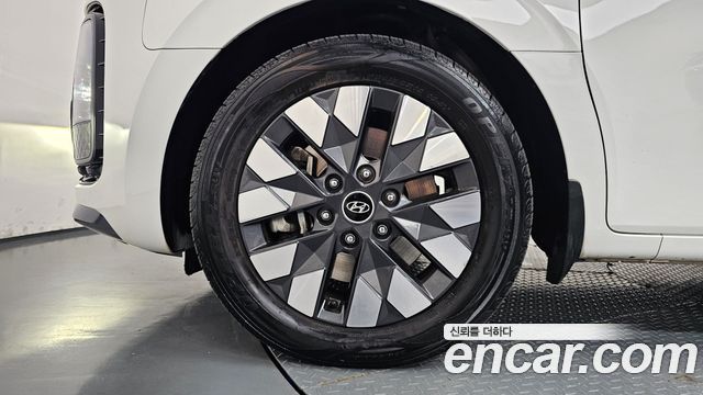 Hyundai Staria L3.5 Lounge 7-Seater Mobility 2023 — фото 5