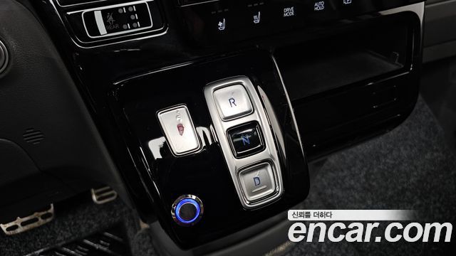 Hyundai Staria L3.5 Lounge 7-Seater Mobility 2023 — фото 9