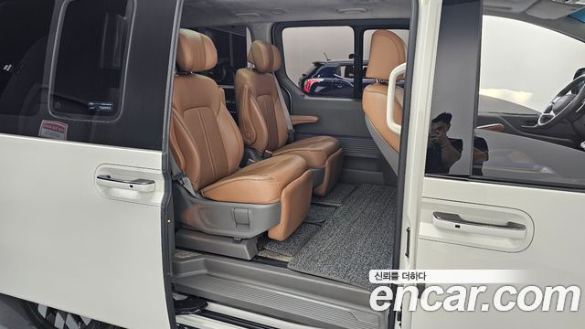Hyundai Staria L3.5 Lounge 7-Seater Mobility 2023 — фото 11