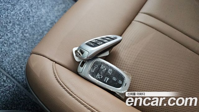 Hyundai Staria L3.5 Lounge 7-Seater Mobility 2023 — фото 16