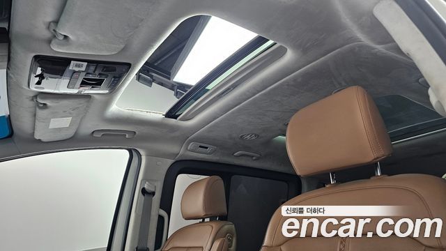 Hyundai Staria L3.5 Lounge 7-Seater Mobility 2023 — фото 17