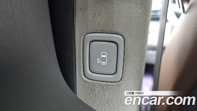 Hyundai Staria L3.5 Lounge 7-Seater Mobility 2023 — фото 19